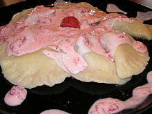 Fot. olusia23, Pierogi z truskawkami z polewą jogurtową