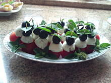 Fot. luizack9, Bałwanki z mozzarelli i pomidorów