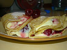 Fot. katrzynadudek7, Naleśniki drożdżowe z wiśniami