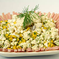 Sałatka z surowego kalafiora i szynki