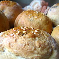 Bułeczki ze szczypiorkiem i serkiem brie