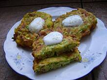 Fot. niebieska-różyczka, Placuszki z cukinii z szynką i cebulą