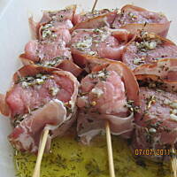 Polędwiczki wieprzowe zawijane w szynce parmeńskiej