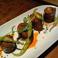 Polędwiczki wieprzowe zawijane w szynce parmeńskiej