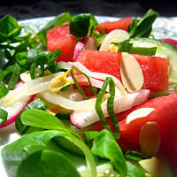 Letnia sałatka z arbuzem/melonem