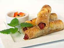 Fot. Wkn, Kiełbaski w cieście