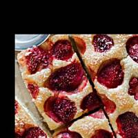 Jogurtowe ciasto z truskawkami