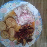 rolady schabowe z suszonymi pomidorami i oliwkami