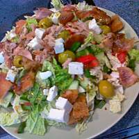 Sałatka z kurczakiem i grzankami