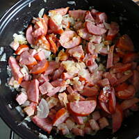 Bób z boczkiem i kiełbasą