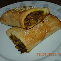 Kruche paszteciki z pieczarkami i cebulą