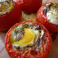 Jajka w pomidorach