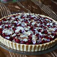 Tarta z creme brulee i wiśniami