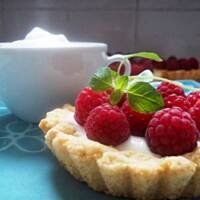 Tartaletki sernikowe z malinami