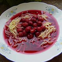 Zupa wiśniowa z makaronem