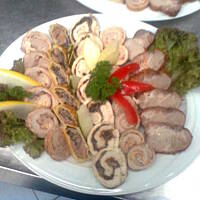 Roladki drobiowe z pieczarkami-zimny bufet