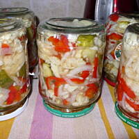 Warzywa marynowane na sałatke z sosem czosnkowym Małgośki