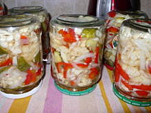 Fot. amozik, Warzywa marynowane na sałatke z sosem czosnkowym Małgośki