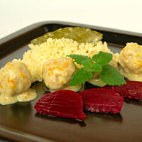 Kuleczki cielęce z kaszą bulgur i sosem z domowej wegety