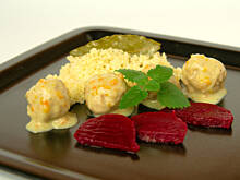 Fot. Wkn, Kuleczki cielęce z kaszą bulgur i sosem z domowej wegety