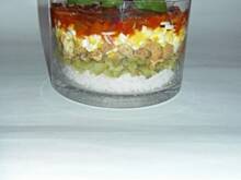 Fot. megii013, Sałatka warstwowa z sosem słodko-kwaśnym