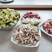 Gulasz z cukinii z łopatką