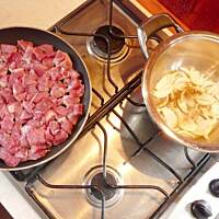 Gulasz z cukinii z łopatką