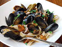 Fot. katy12, Tagliatelle z małżami i kurkami