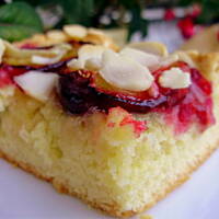 Migdałowe ciasto półkruche ze śliwkami