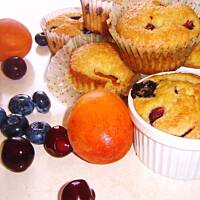 Letnie babeczki z sezonowymi owocami