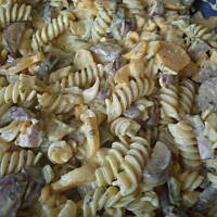 Makaron zapiekany w sosie serowo-śmietanowym z patisonami