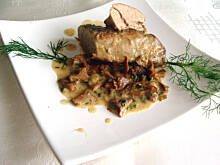 Fot. bahus, Polędwiczki wieprzowe duszone w kurkach