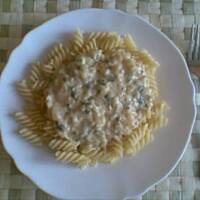 Makaron w sosie serowo-cebulowym