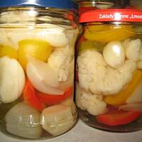 Sałatka ,,Królewska" w delikatnej zalewie