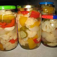 Sałatka ,,Królewska" w delikatnej zalewie