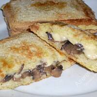 Sandwicze  z pieczarkami i serem