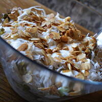 Sałatka z makaronu ryżowego i brokuła