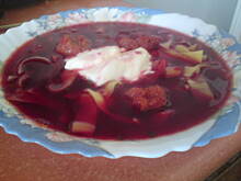 Fot. Kolorowa75, barszcz czerwony z pulpecikami mięsnymi