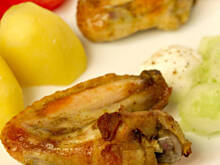 Fot. Wkn, Skrzydełka macerowane z kozieradką