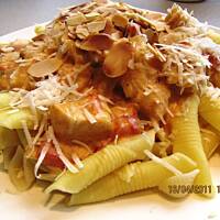 Penne migdałowe z pieczoną papryką