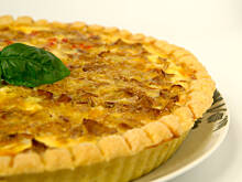 Fot. Wkn, Tarta cebulowa z lisiczką