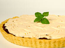 Fot. Wkn, Placek kruchy z jabłkami w karmelu i piankową bezą