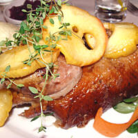 Kaczka pieczona z jabłkami