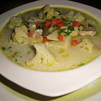 Zupa kalafiorowa z makaronem