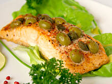 Fot. Wkn, Łosoś pieczony z oliwkami - zdrowo i dekoracyjnie