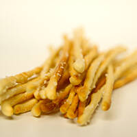 Grissini z serem po polsku, czyli półmetrowa przechrupka imprezowa