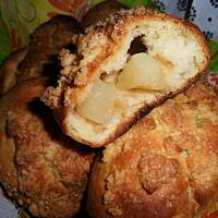 Drozdzowe buleczki z jablkami i kruszonka