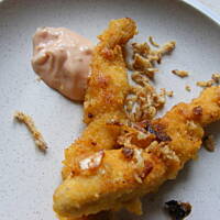 Paluchy drobiowe w panierce śmietanowej z posypką