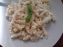 Fot. Basiek33, Makaron z sosem śmietanowo-czosnkowym i serem