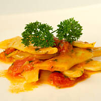 Mamut w sosie pomidorowo-orzechowym